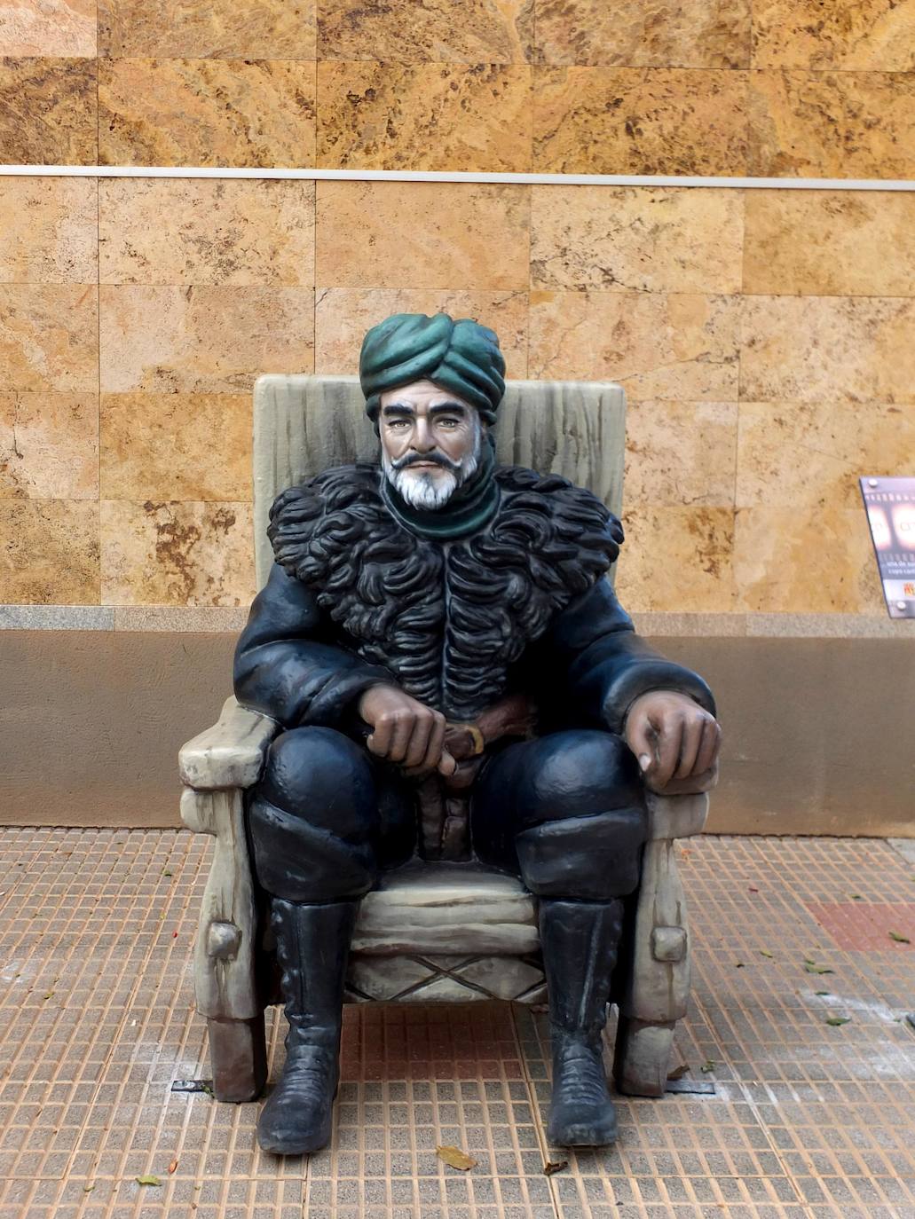 Las nuevas estatuas dedicadas al cine que decoran las calles de la Calahorra como reclamo turístico