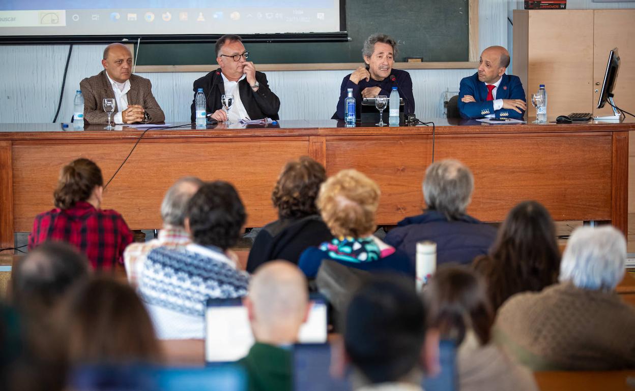 Ángel Esteban, Alejandro V. García, Miguel Ríos y Juan Manuel Martín García, ayer en Filosofía y Letras. 