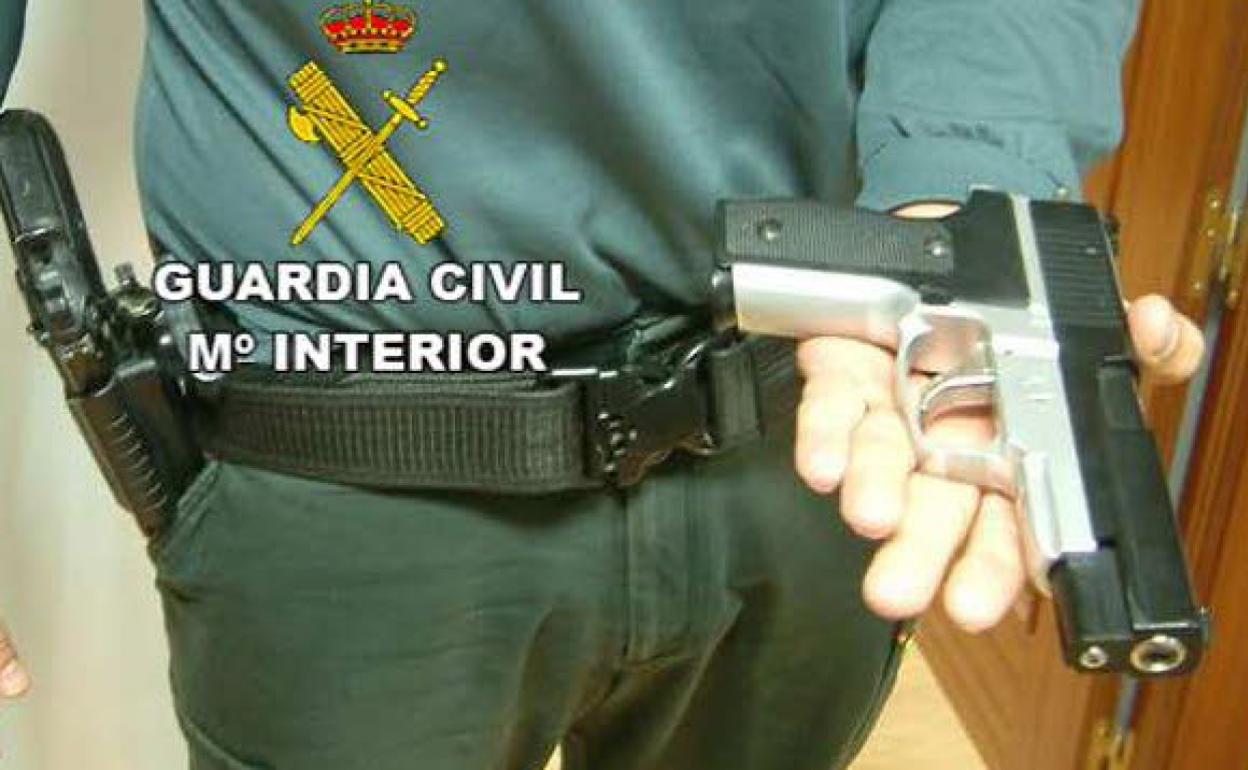 Una pistola simulada.