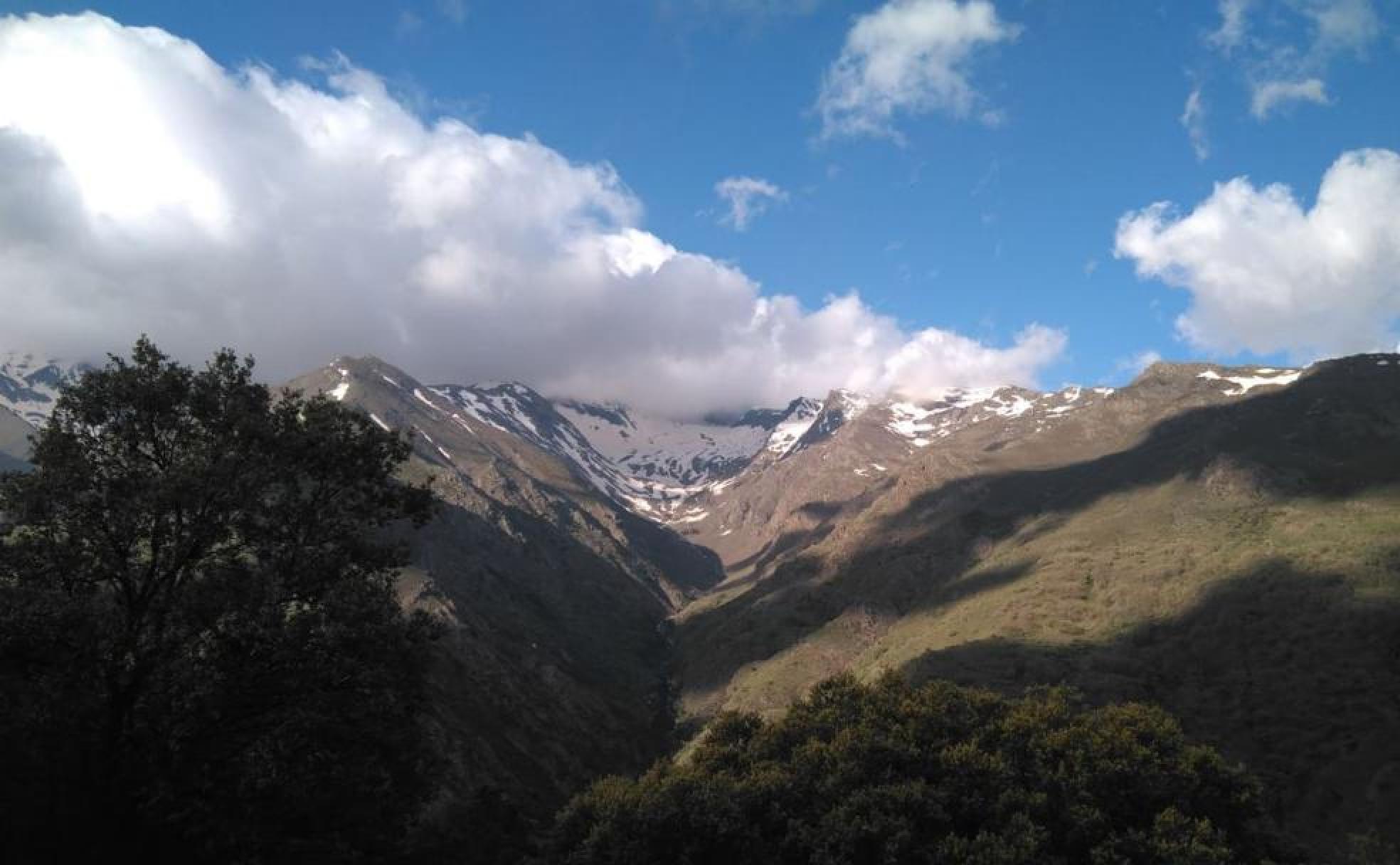 Las vistas de Sierra Nevada durante la ruta de la Vereda de la Estrella.