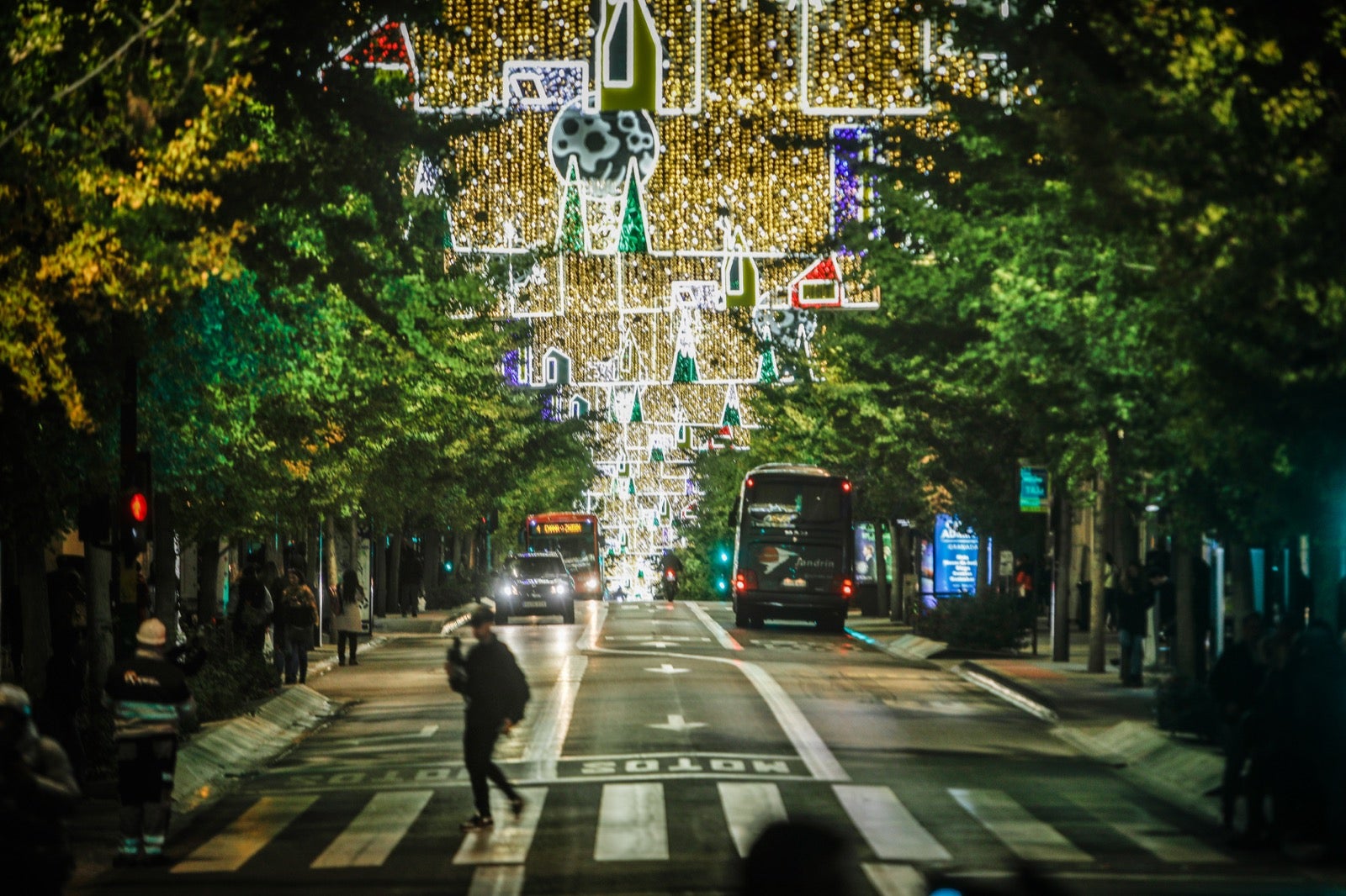 Galería. Pruebas de alumbrado navideño este miércoles en Granada 