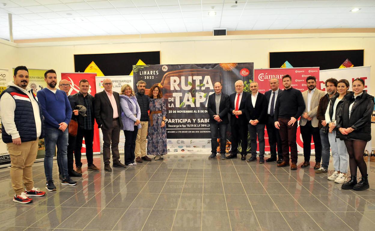 Autoridades, organizadores, patrocinadores y hosteleros presentan la XVII Ruta de la Tapa de Linares. 