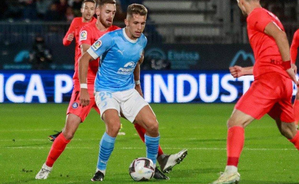 Isma Ruiz, cedido por el Granada, en el partido entre el Ibiza y el Andorra. 