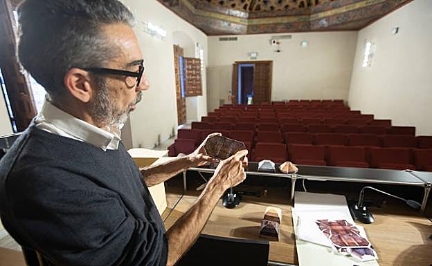 Explicando el montaje de un recortable. 