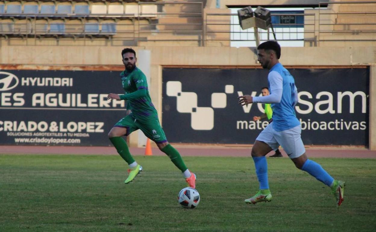 Álex Escardó se perderá los próximos dos partidos por sanción. 
