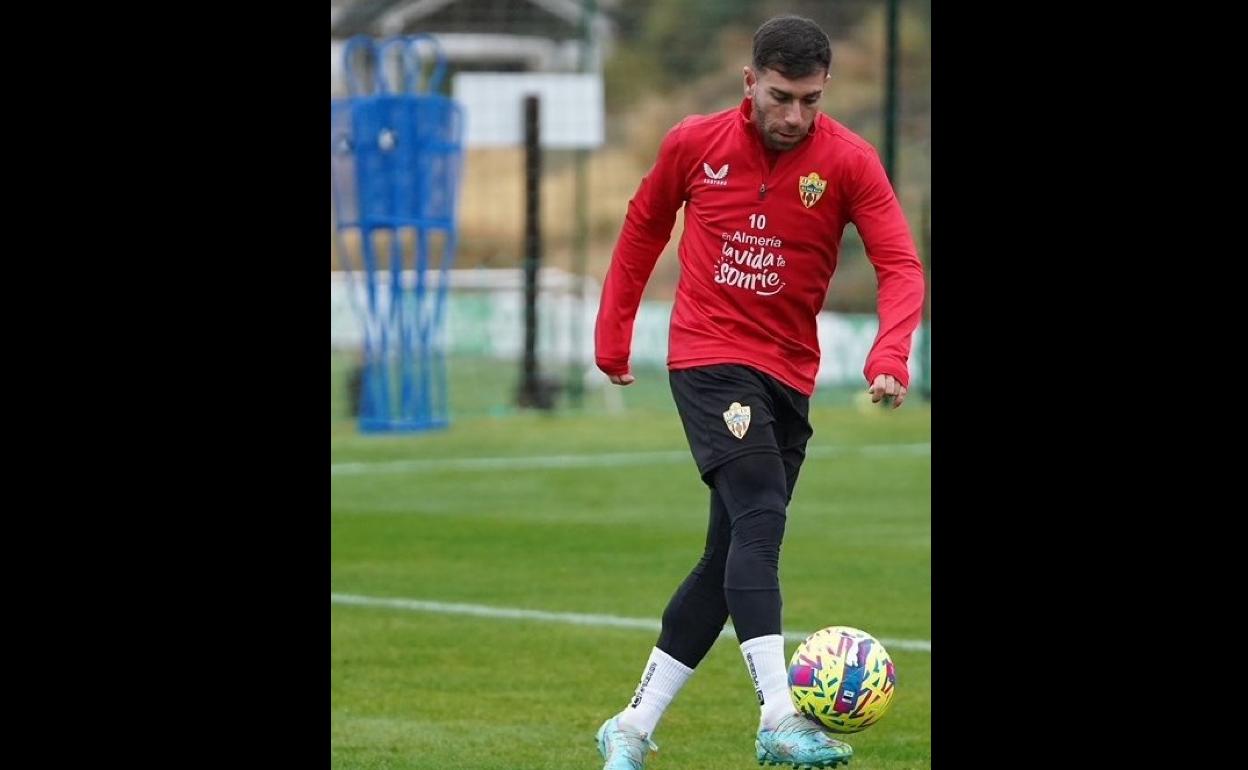 Adrián Embarba ha rendido a gran nivel en las 14 jornadas disputadas de Laliga, pero está convencido de que aún no se ha visto su mejor nivel. 