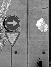 Imagen secundaria 2 - Juan J. Márquez muestra la relación de las personas con la ciudad abordando temas universales que invitan a la reflexión. 