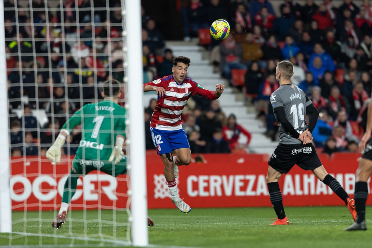 Las mejores imágenes del partido disputado este viernes en Los Cármenes