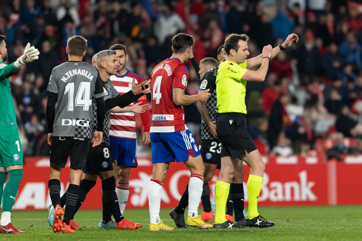 Las mejores imágenes del partido disputado este viernes en Los Cármenes