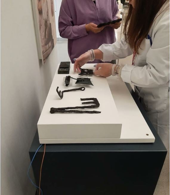 Preparativos previos a la inauguración de la exposición en el Museo Íbero. 