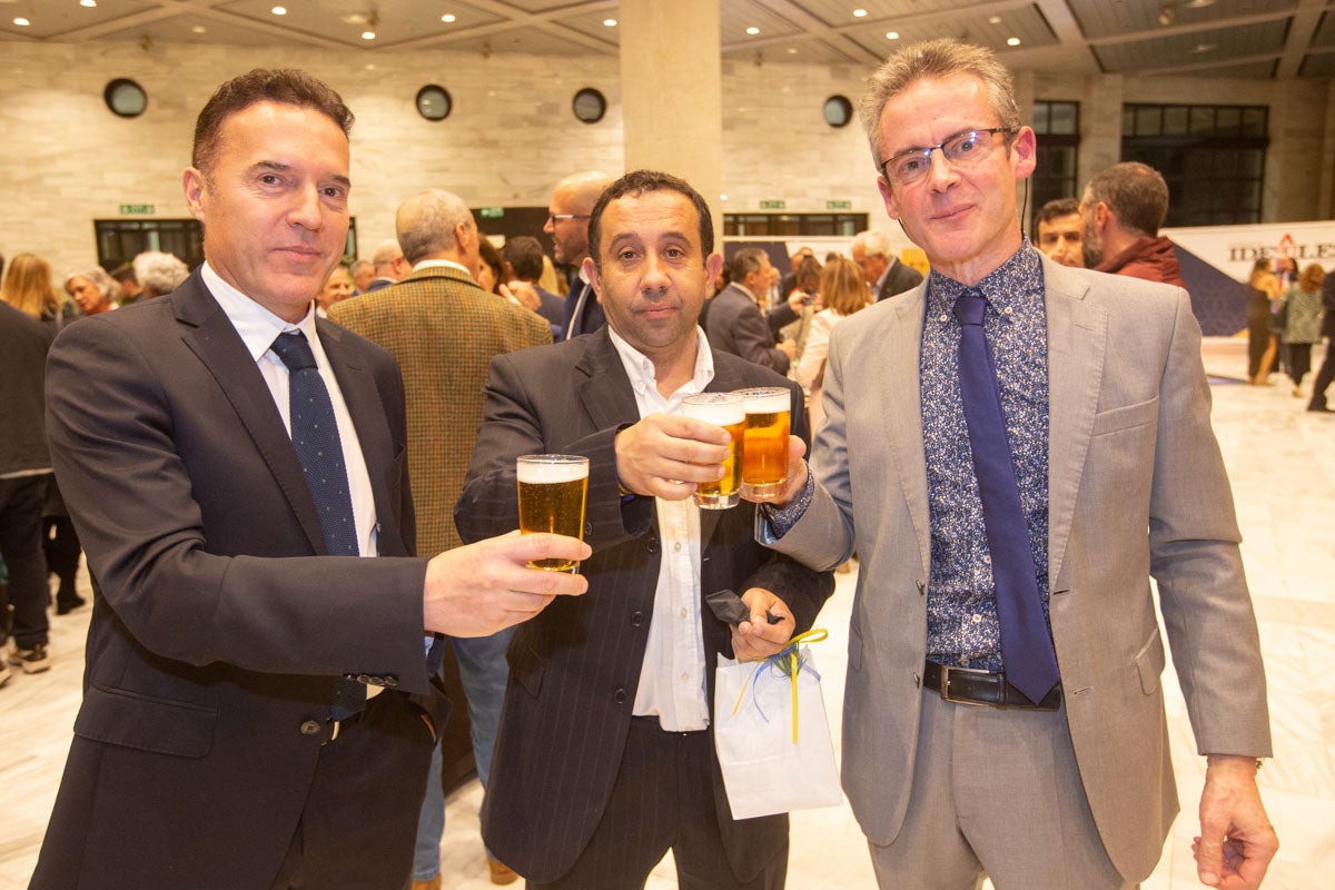 Los premiados e invitados tuvieron la ocasión de hablar distendidamente durante el cóctel posterior a la gala