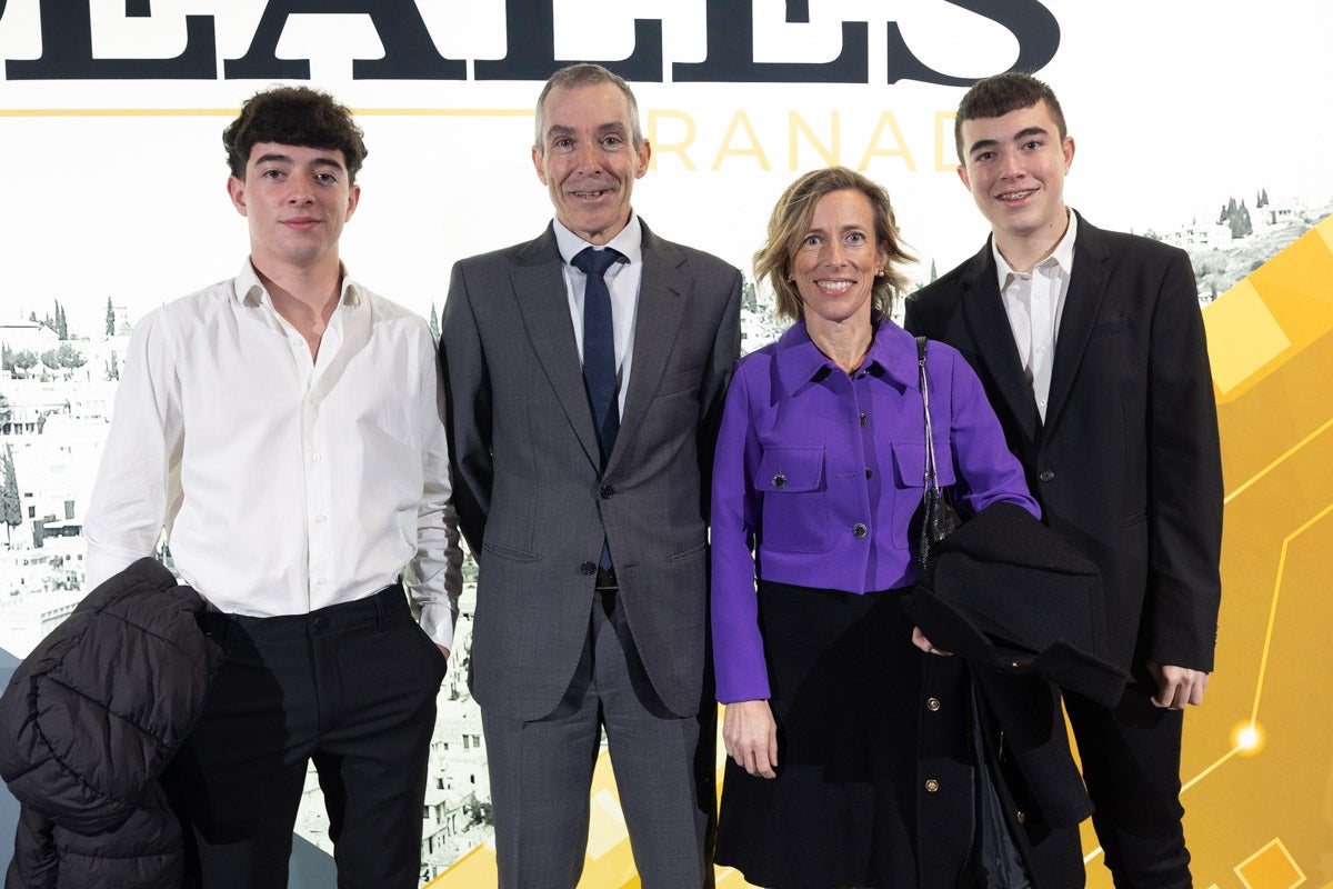 El Palacio de Congresos acoge la entrega de los galardones a los granadinos más destacados del añov