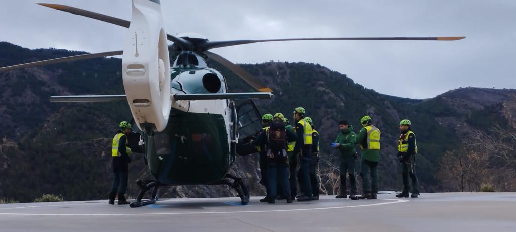 Helicóptero de rescate en Sierra Nevada.