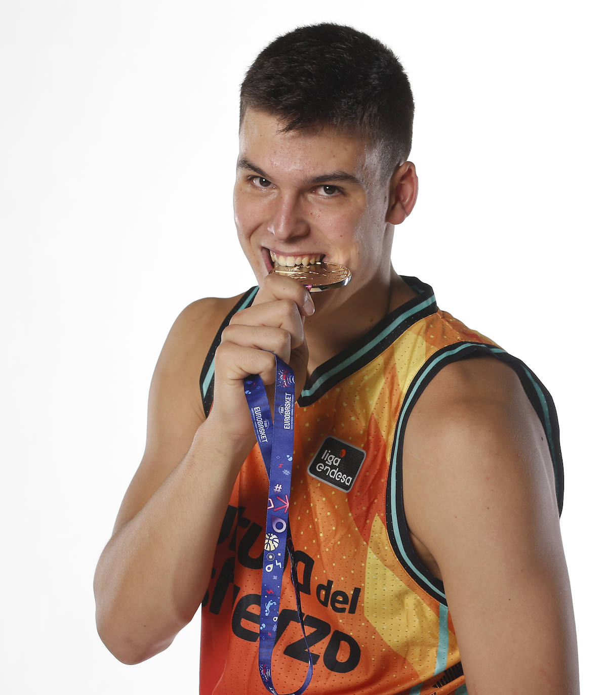 Jaime Pradilla, con la medalla de oro gana en verano con la selección española. 