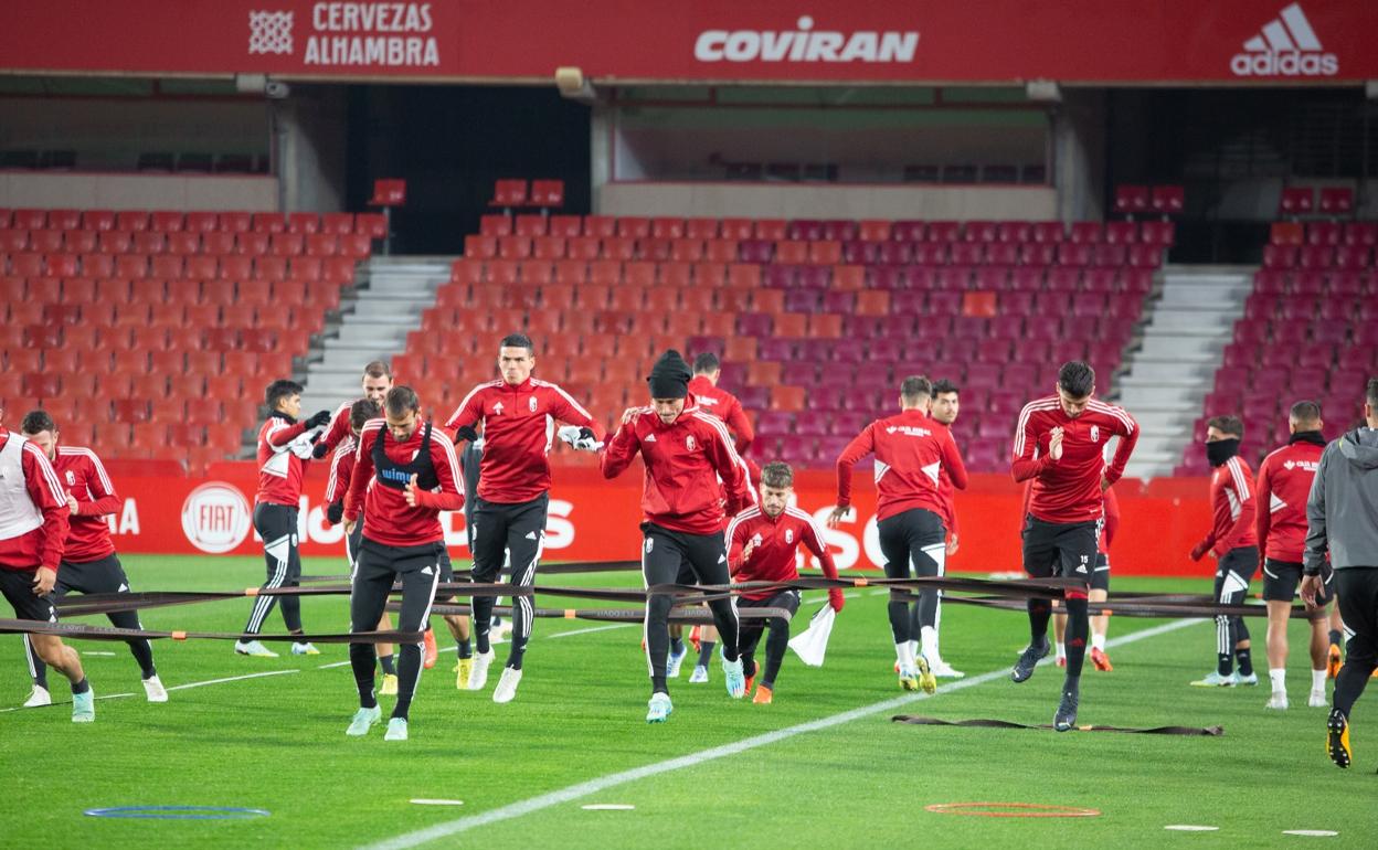Entrenamiento anterior del Granada en Los Cármenes. 