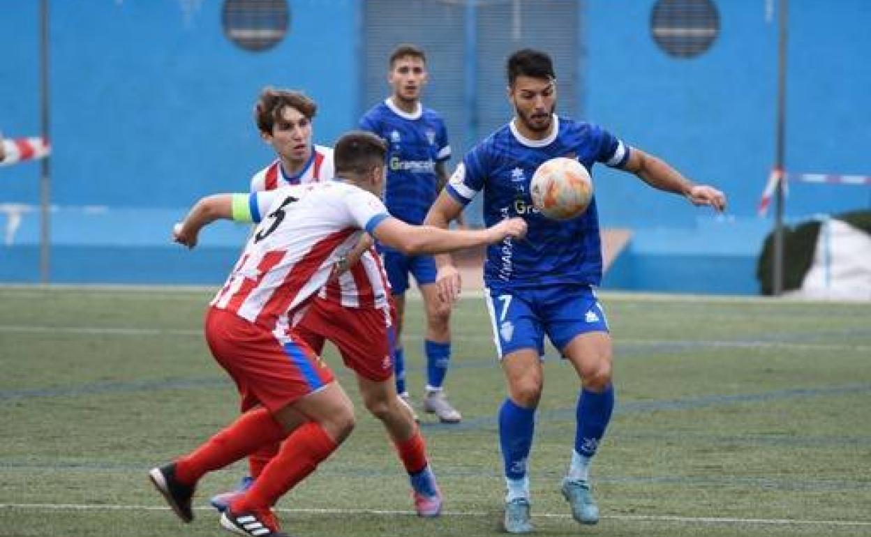 David controla un balón en un partido anterior. 