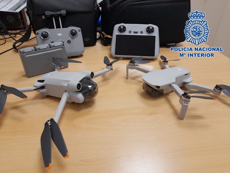 Un dron invade el círculo de seguridad durante la visita de la reina Letizia a Granada