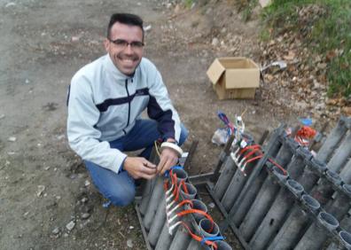 Imagen secundaria 1 - En la primera imagen, Diego (derecha) junto a su amigo Francisco. En las otras dos, Diego y su eterna sonrisa.