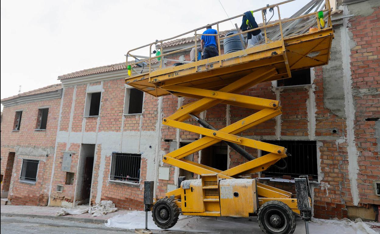 Trabajos en las antiguas VPO abandonadas y okupadas.