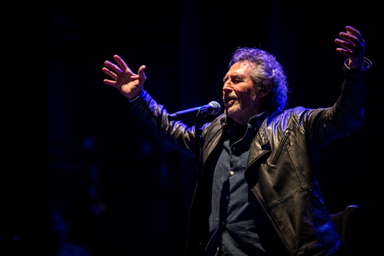 Momento del acto en el teatro Isabel la Católica.