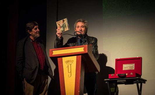 El cantante mostró el legado que irá a su Caja de las Letras. 