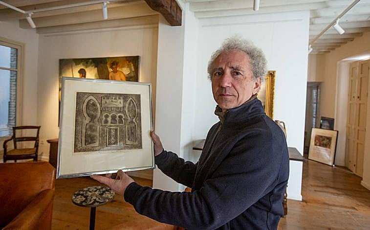 Imagen principal - El Anticuario Ruiz Linares, una cueva del tesoro en Granada