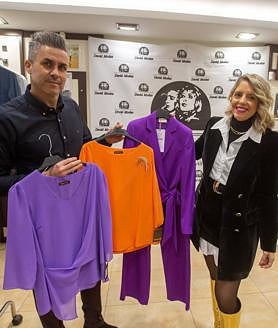 Imagen secundaria 2 - David Modas, el titán que resiste en La Chana tras 50 años