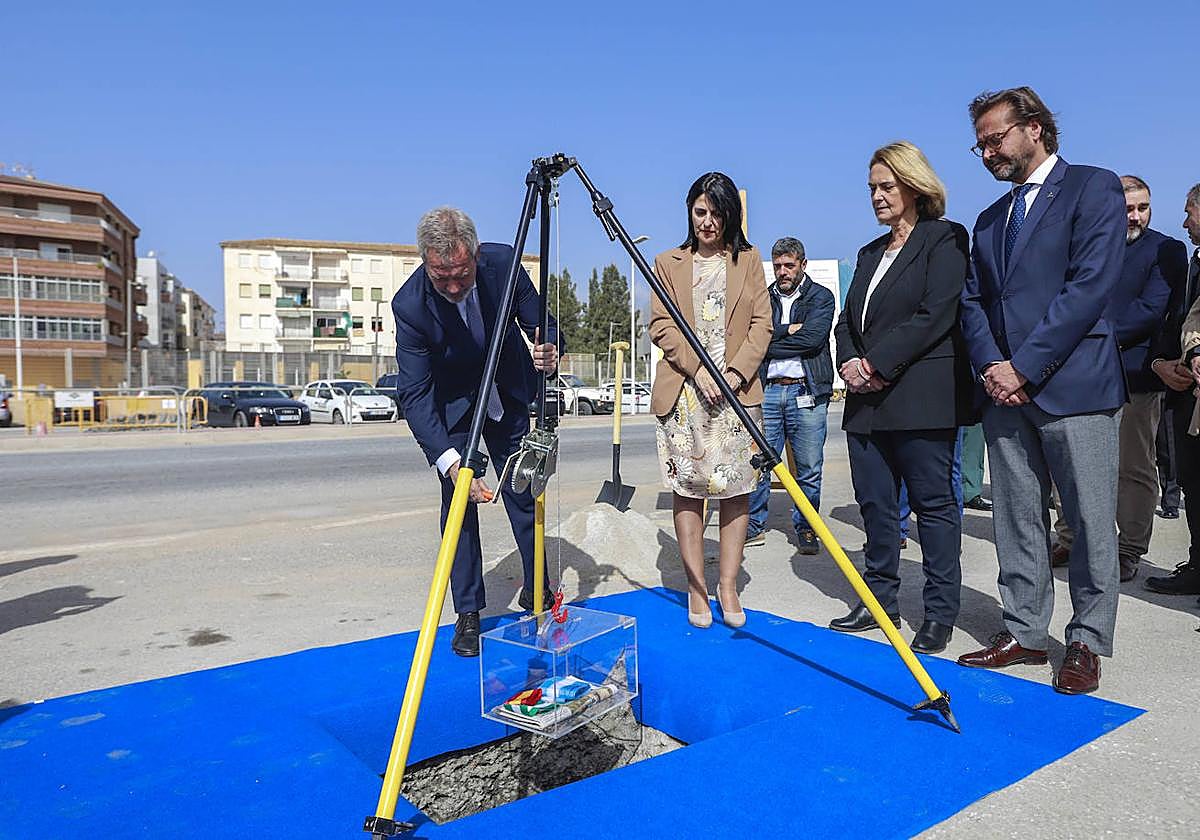 Las autoridades, en el acto de inauguración de las obras.