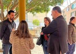 El delegado de Desarrollo Educativo y FP, Francisco Alonso, durante la visita al IES 'Cardenal Cisneros'.