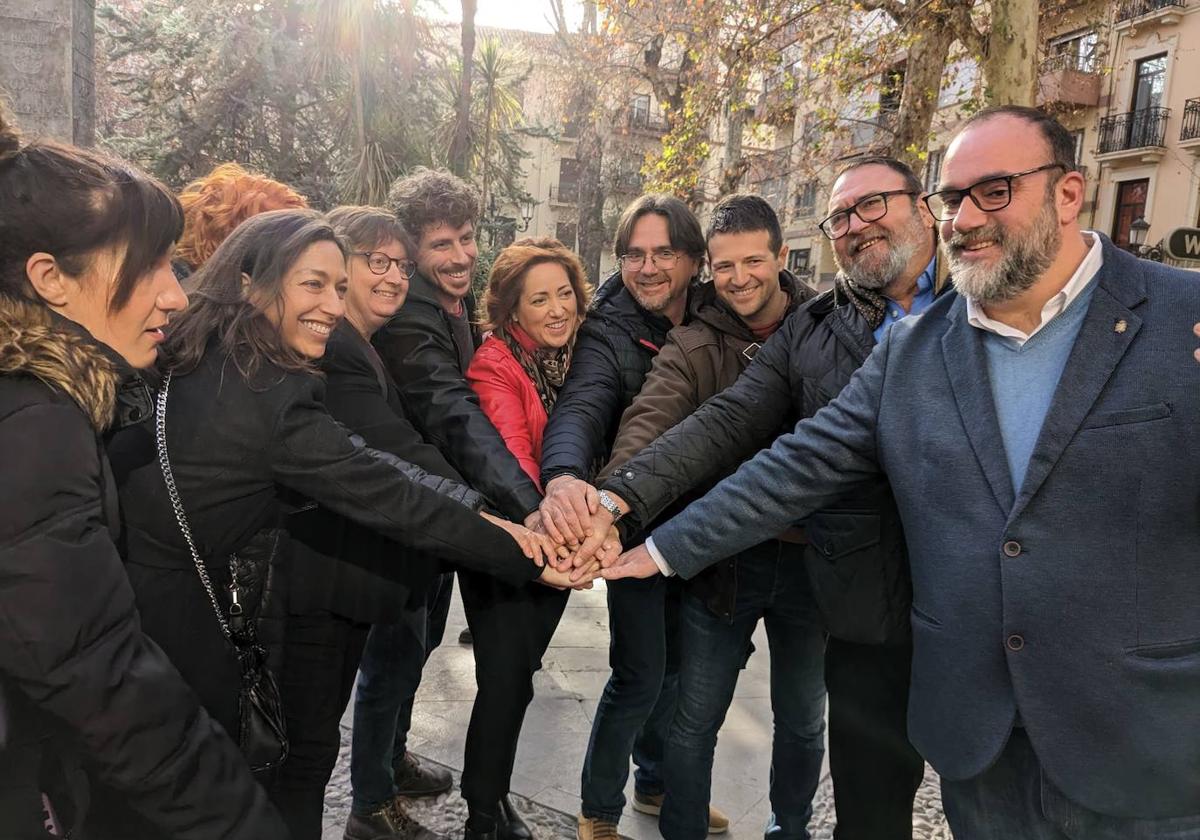 Representantes de IU, Vamos Granada, Verdes Equo, Iniciativa del Pueblo Andaluz y Más País Andalucía en la presentación de la confluencia Granada Unida.