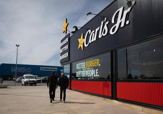 La última cadena en llegar al parque comercial Granaita, Car's Jr.