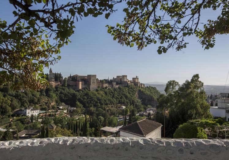 Las vistas desde la Vereda de Enmedio, en el barrio del Sacromonte.