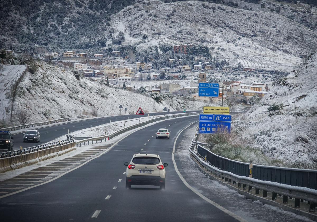 Aemet activa aviso por nevadas en Granada y otras provincias andaluzas el sábado.