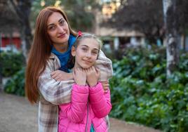 Alina y Anna, en un parque en Granada.