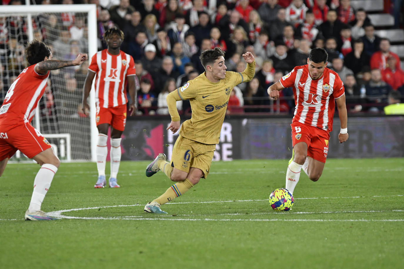 El Almería sella una victoria para dejar atrás el infierno