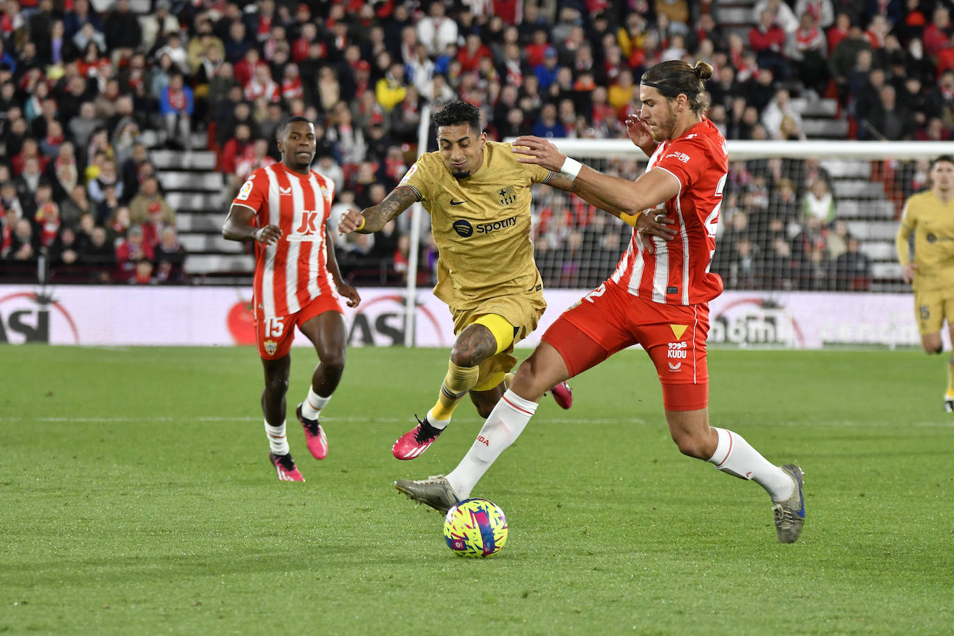 El Almería sella una victoria para dejar atrás el infierno