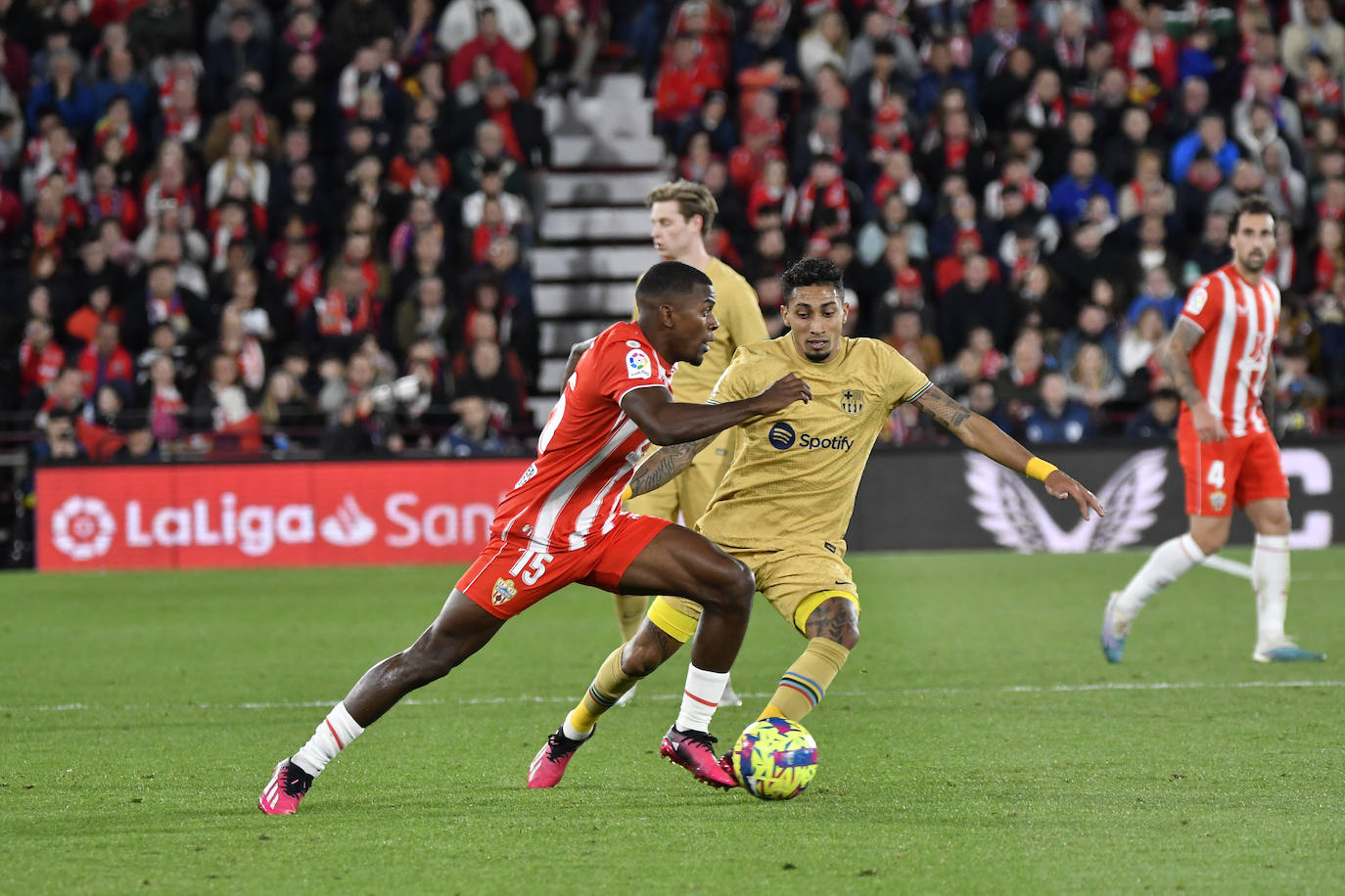 El Almería sella una victoria para dejar atrás el infierno