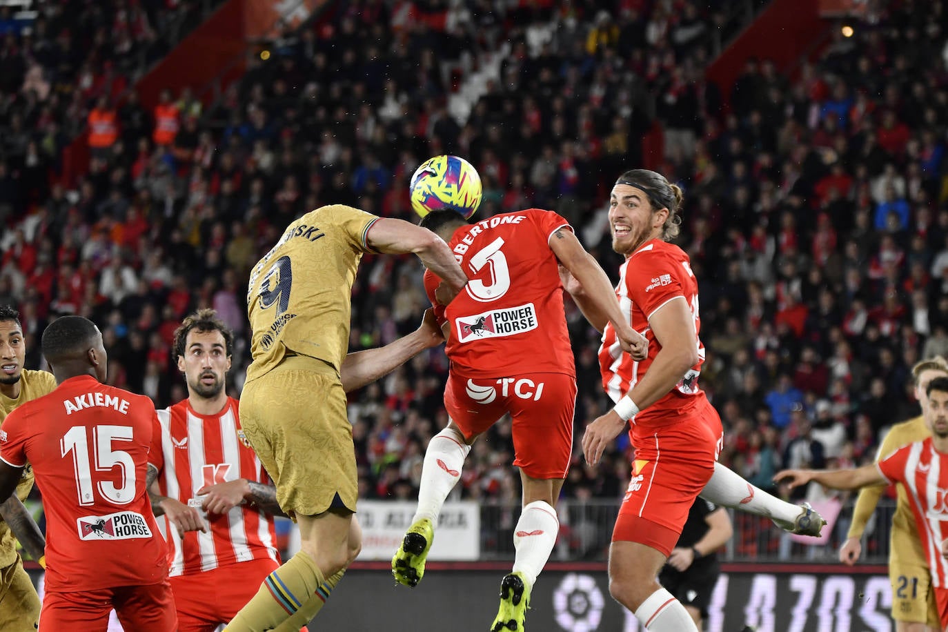 El Almería sella una victoria para dejar atrás el infierno