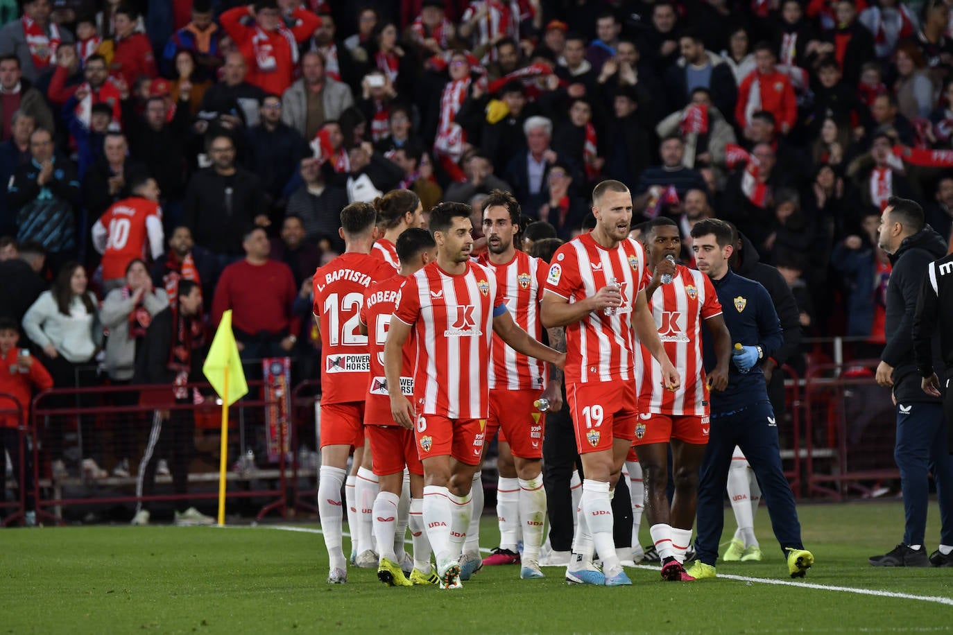 El Almería sella una victoria para dejar atrás el infierno