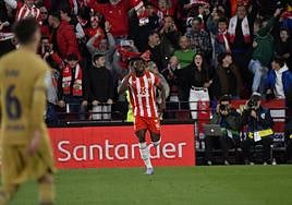 El Bilal Touré marcó su sexto gol de la temporada, el primero tras recibir una asistencia de Luis Suárez.