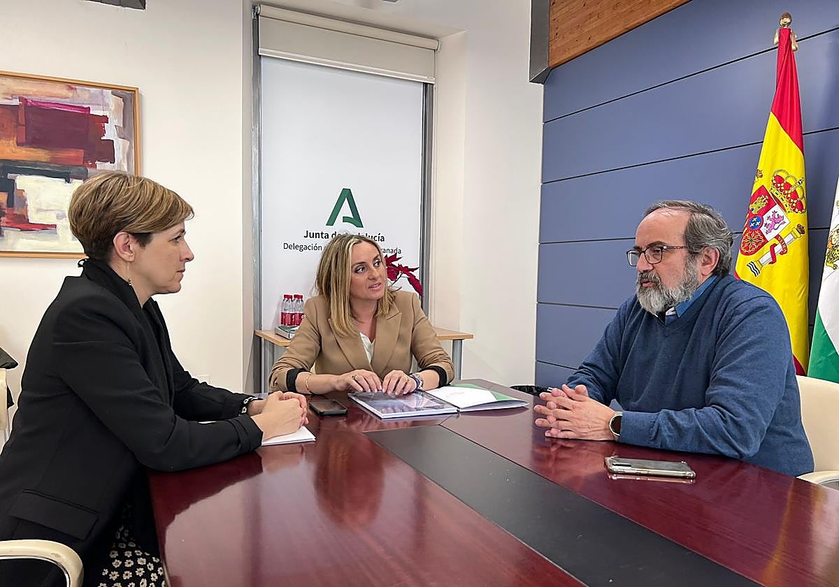 Reunión de la consejera de Fomento, Marifrán Carazo, con Ángel Ibarra, director del Consorcio IFMIF-DONES España, y Ana Agudo, la directora del PTS