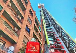 Rescate por parte de Bomberos y Policía Local de Granada a dos ancianas.