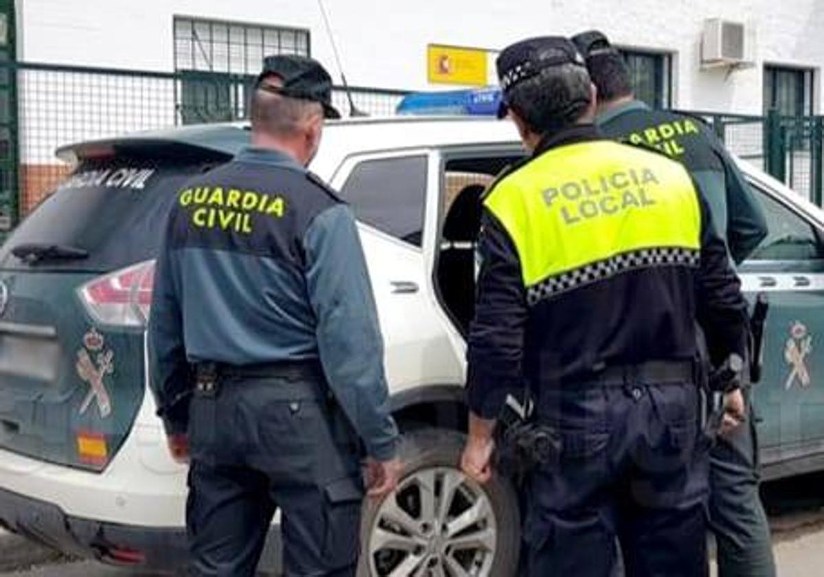 GuardiaCivil y Policía Local de Íllora.