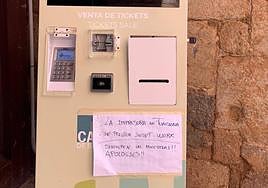 Anuncio en la máquina de acceso al Castillo de Santa Catalina.