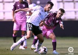 Bermejo aguanta la entrada de Febas en un Burgos-Málaga.