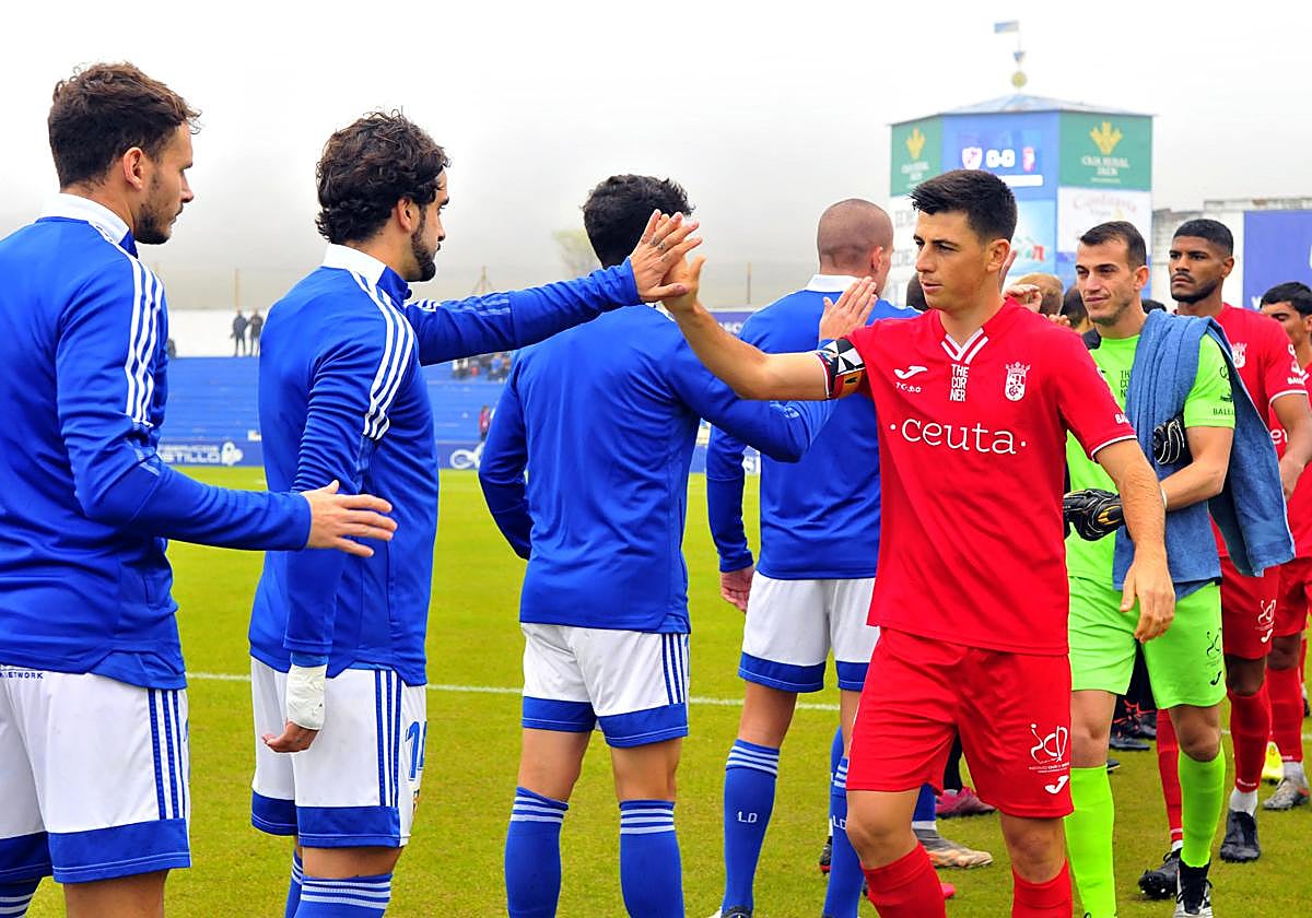 Linares y Ceuta en el partido de ida.