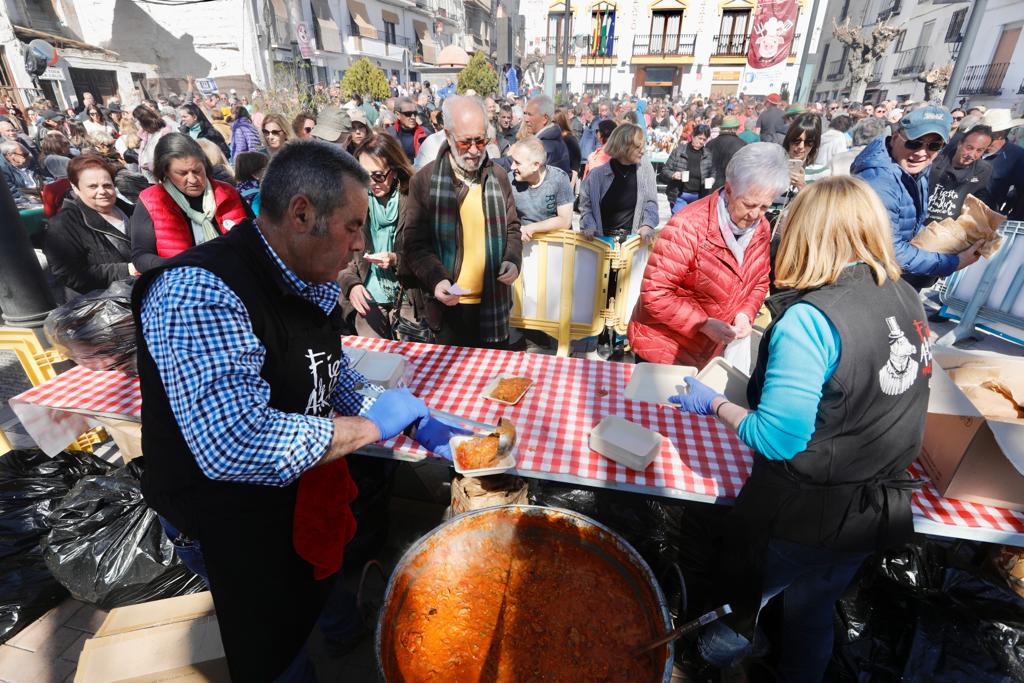 Más de 3.000 personas se dan cita en la Fiesta de la Asadura de Güejar