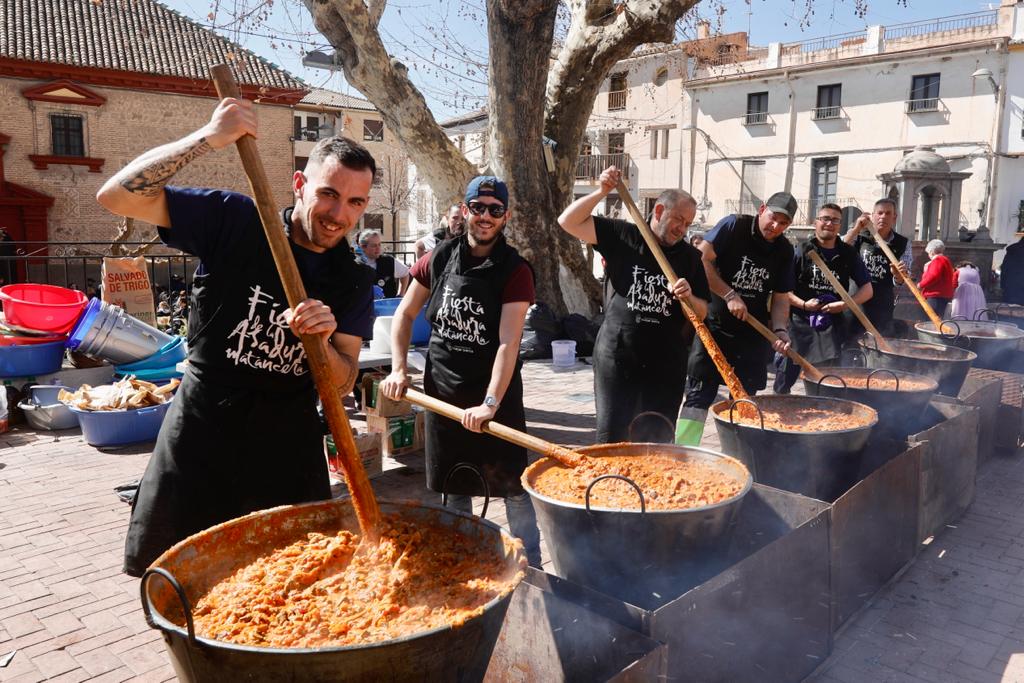 Más de 3.000 personas se dan cita en la Fiesta de la Asadura de Güejar