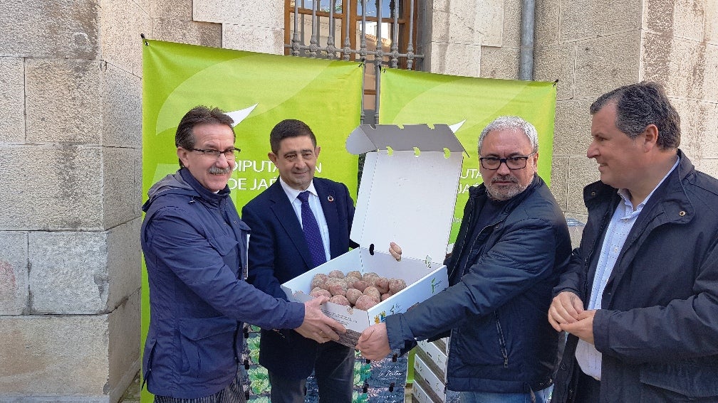 Una muestra de las patatas que se cultivan en La Matea, ahora de promoción.