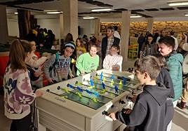 Zonas de juegos en el Complejo Socio-Cultural Río Cerezuelo.